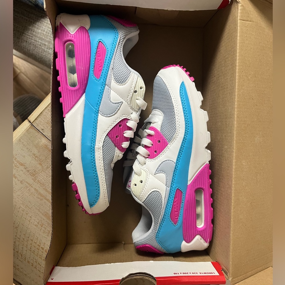 Women’s Nike Air Max 90